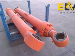 Гидравлический цилиндр на Caterpillar Hyundai Komatsu Doosan Hitachi