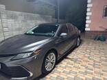 Продается комфортный и экономичный седан Toyota Camry 70 HYBRID 2019 - фото 1