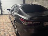 Продается комфортный и экономичный седан Toyota Camry 70 HYBRID 2019 - фото 3