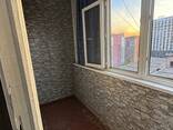 Продаётся 2-комн. кв. , Джал-23, 106 серия, 8/9 эт. , 52,7 м², 2 лоджии, кухня 10,7 м² - фото 2