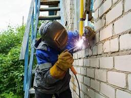 Профессиональный газосварщик под давлением