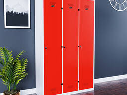 Стальной шкафчик с тремя отделениями